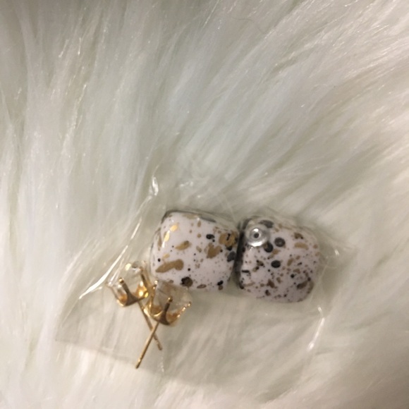 ⭐️ White/Black/Gold spot ear jacket earring - Picture 5 of 5